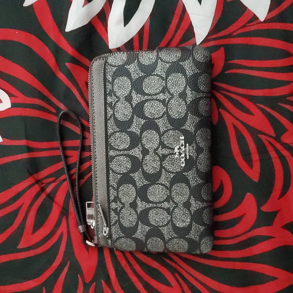 Coach Signature Black and Silver Double Zip Crossgrain Wallet Wristlet